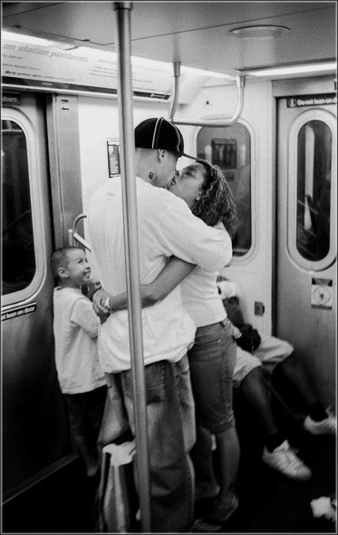 kissed kid subway